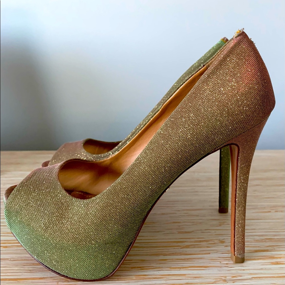 Gorgeous Schutz peep toe, size 9.